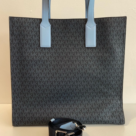 Like-new MICHAEL KORS KENLY Large Graphic Logo Tote Satchel Shoulder Sky Blue - Picture 8 of 8
